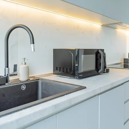 Apartamento Luxury Living: Spectacular Views & Modern Elegance