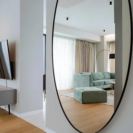 Luxury Living: Spectacular Views & Modern Elegance